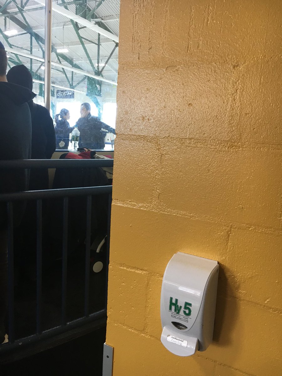 IsabelleFaivre's tweet photo. #debdispenser sanitizing station @ChelseaPiersNYC #skyrink @DebHandHygiene https://t.co/39EJ0mFi2o