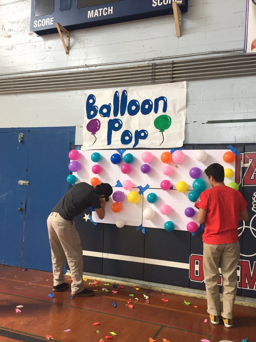 LeuCrewTweets's tweet photo. #froshspringfling was an awesome event. We had Balloon Pop, Penny Pitch (wih jelly beans, of course!), a (Cup)Cake Walk, a Silly String Pit, and a nonstop volleyball battle. https://t.co/3UxOOk0p9p