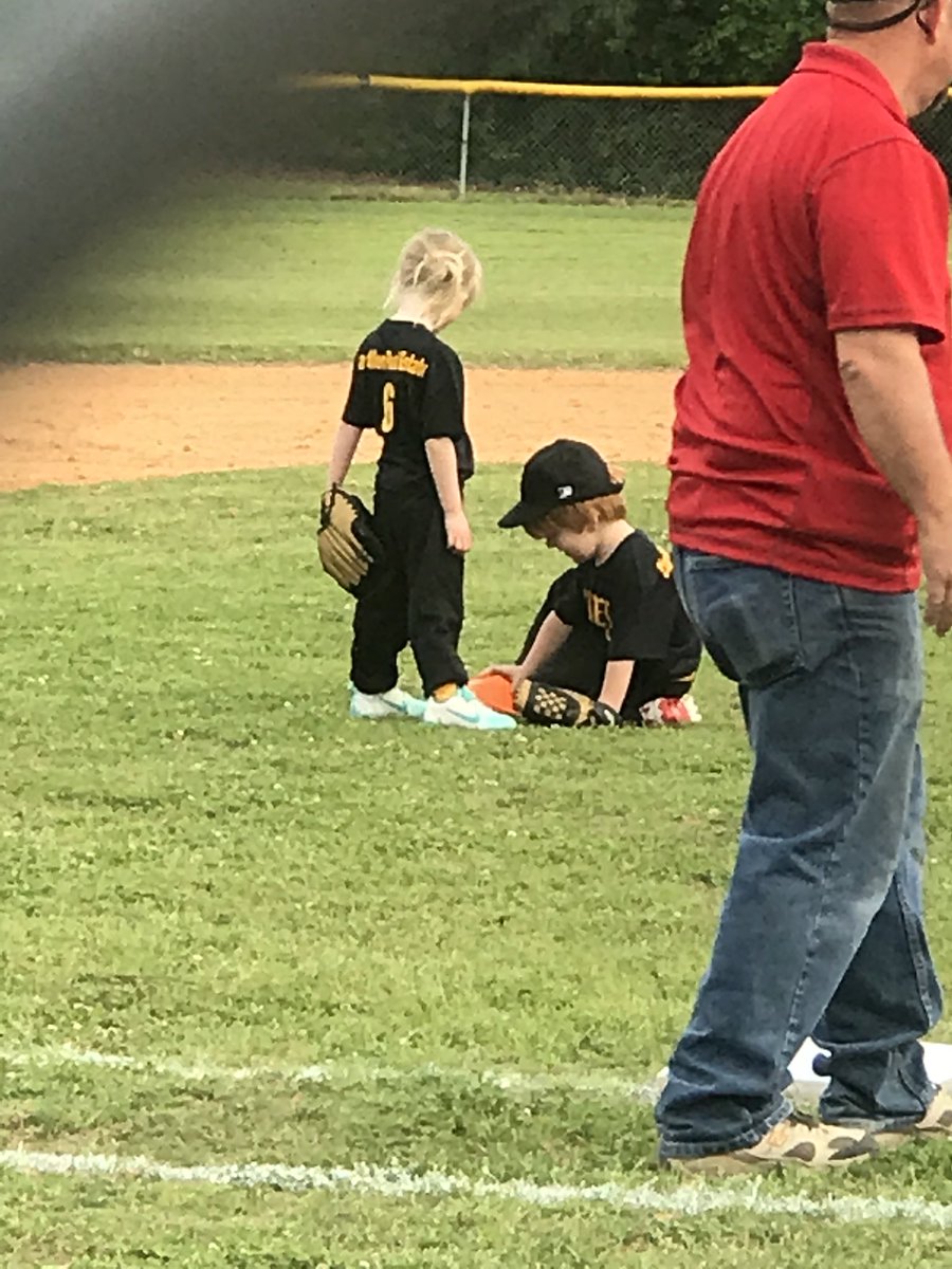 JanaeShirley's tweet photo. First games of the year were a success....well kinda!!! #heyheyitscarterray #adventuresofmajorlee #itsbaseballtime #blessmajorhehadfun https://t.co/QxskvI3u3T