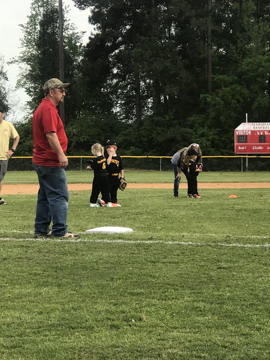 JanaeShirley's tweet photo. First games of the year were a success....well kinda!!! #heyheyitscarterray #adventuresofmajorlee #itsbaseballtime #blessmajorhehadfun https://t.co/QxskvI3u3T