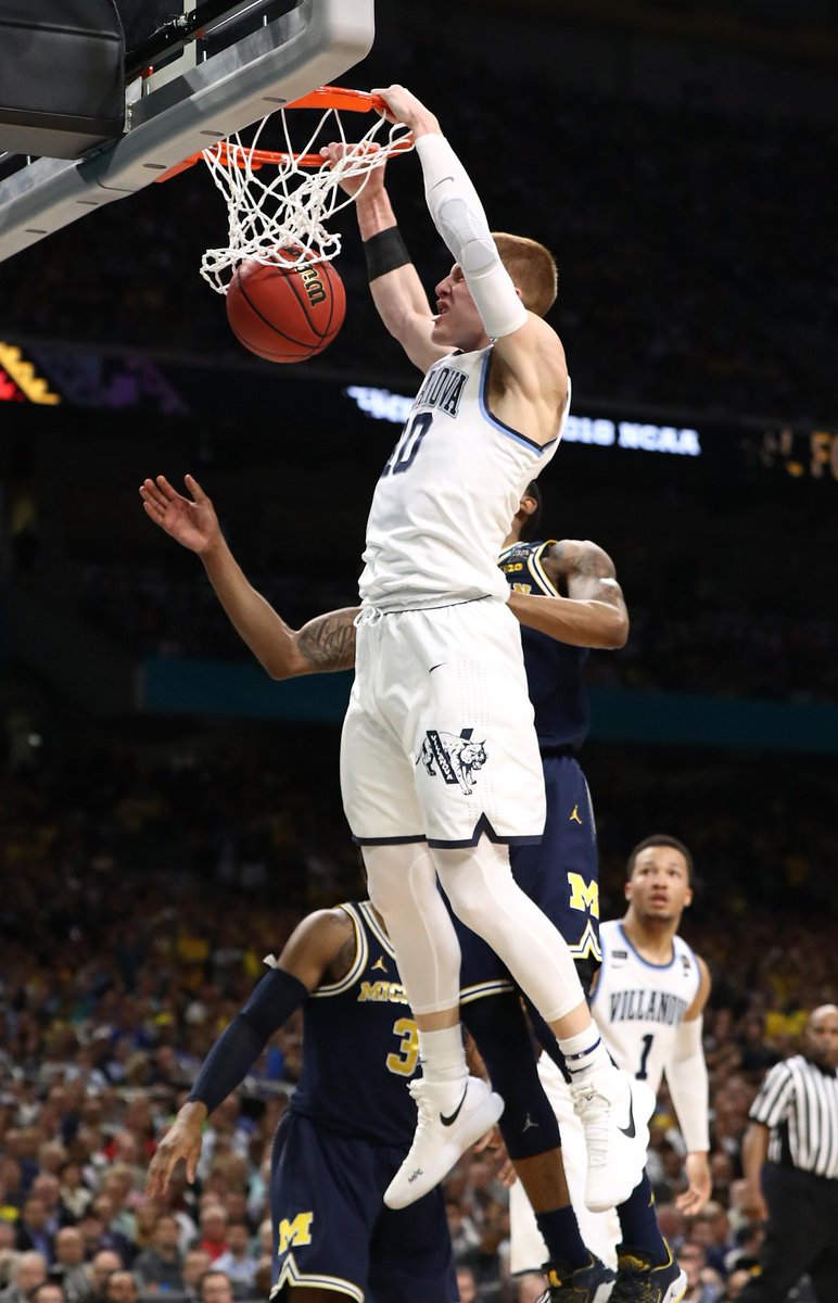 Khi mà các ngôi sao khác của Villanova bị phong tỏa, Donte DiVincenzo đã tỏa sáng đúng lúc. NCAA: Kép phụ tỏa sáng, Villanova trở thành tân vương