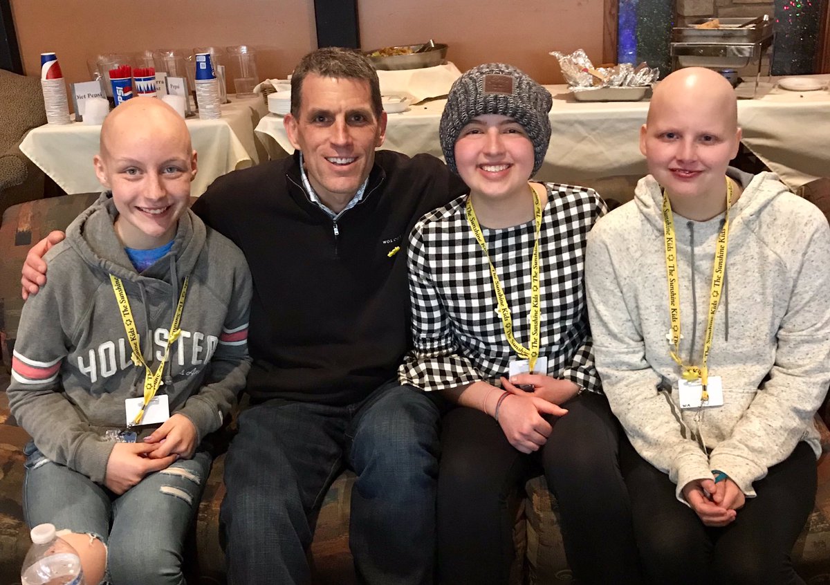 SunshineKidsOrg's tweet photo. We love hanging out with our friends from @BHHScolorado! Thanks for joining us on our #SSKwintergames2018 https://t.co/IjM5bZDaYB