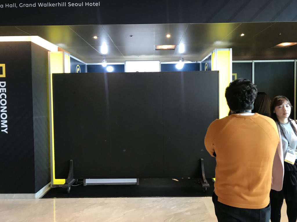 SimonDixonTwitt's tweet image. Only in crypto - Here in Korea where Centra  were exhibiting - here is their booth before the founder arrest in US then here is the booth after the arrest. All in the last hour - SEC Halts Fraudulent Scheme Involving Unregistered ICO sec.gov/news/press-rel…