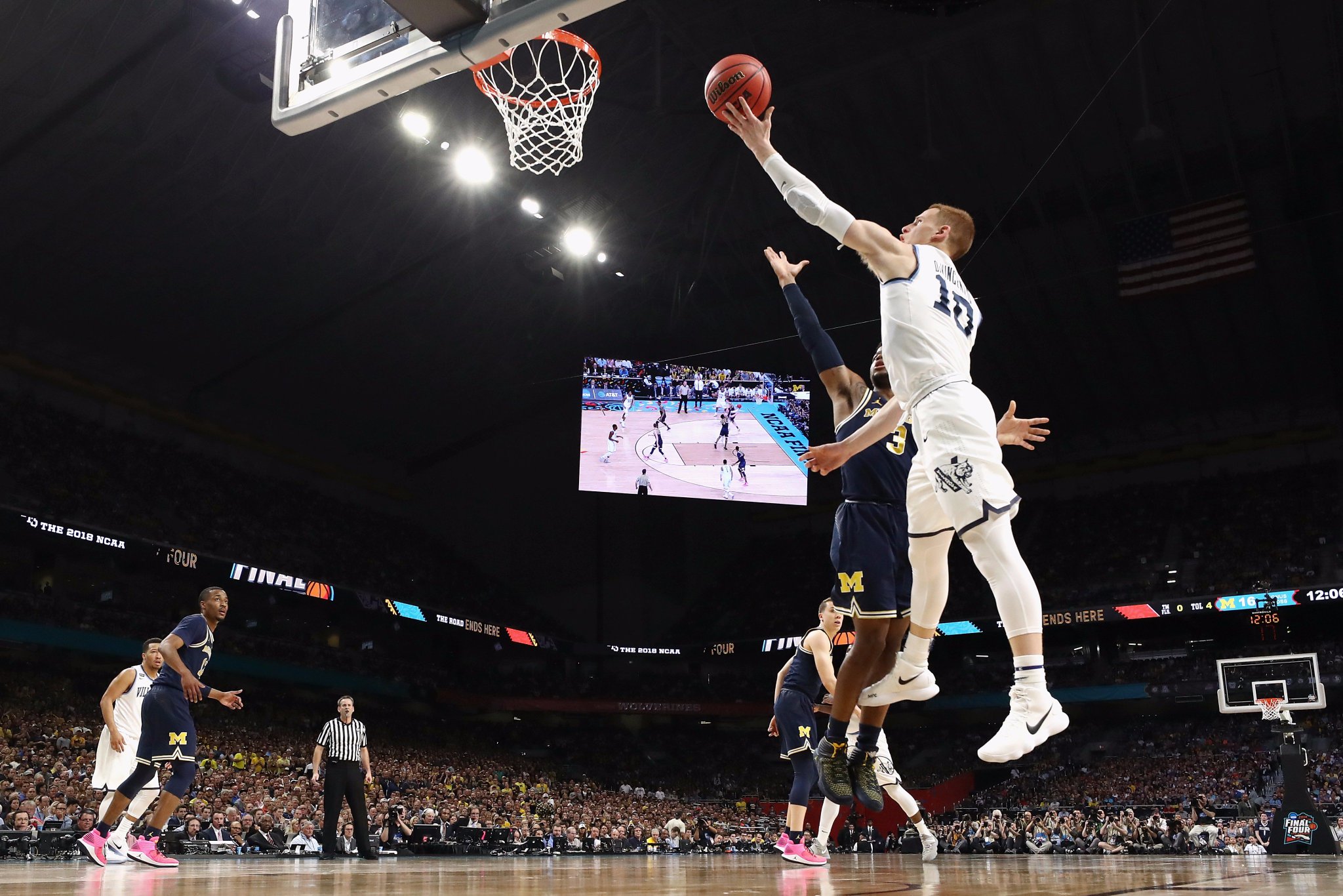 DZ0ugnnV4AAeN2D.jpg:large