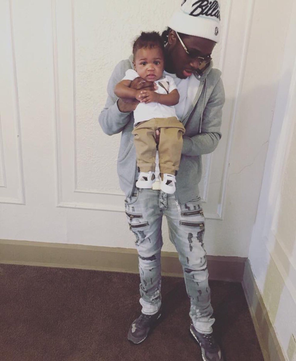 PresiVon's tweet photo. Trapping is a rich nigga sport I’m just tryna feed my lil boy 🙌🏾 https://t.co/BGRfybDjWq