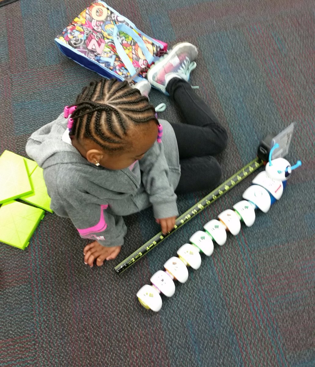 DunnLibrary's tweet photo. From kindergarten to sixth grade, Dunn students are "measuring up" to programming with creativity and critical thinking. @aisdlibsrv @arlingtech https://t.co/rvFFTr6kDV