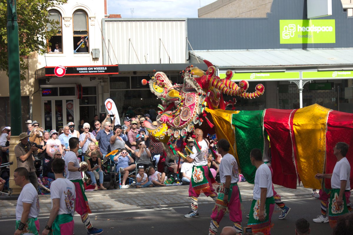 poppetbendigo's tweet photo. Caught the Easter Sunday Parade in Bendigo. Such a huge turnout. But the star is definitely Sun Loong, at 100m, the longest Imperial Dragon in the world! https://t.co/cEs5vTPweo