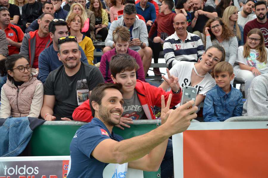 Las imágenes del Partido de Exhibición IX Memorial José Martínez ya las podéis ver en nuestra web bit.ly/2GwREtQ
<a href="/FBelasteguin/">FernandoBelasteguin</a>  <a href="/JuaniMieres/">Juani Mieres</a> <a href="/FrancoStupaczuk/">Chaqueño™</a> <a href="/alvarocepero/">Álvaro Cepero Rodríguez</a>