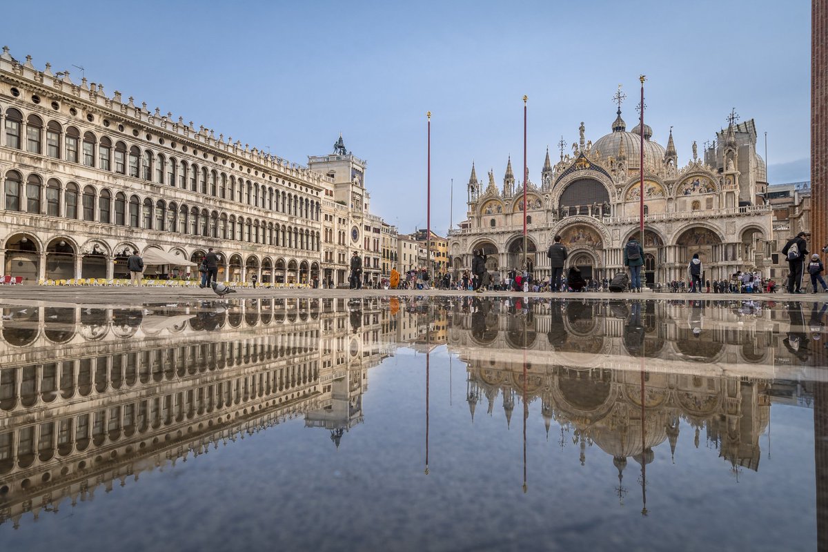 CarnivalFR's tweet photo. Upside-down Piazza San Marco
#UNESCO #flodded #gottagetupearly https://t.co/0o83tfZY3u