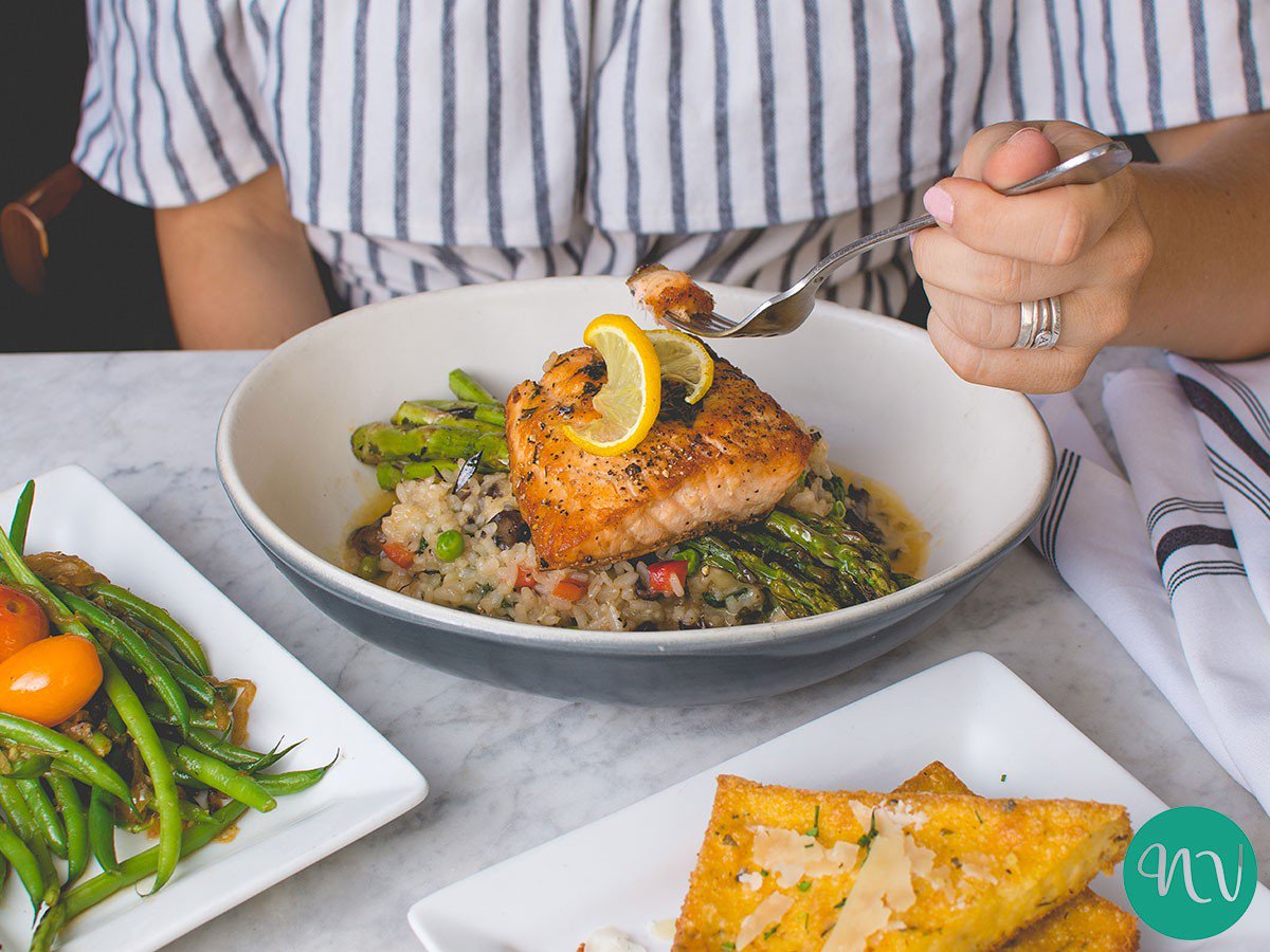 PatriNutreVida's tweet photo. Gracias a sus propiedades, el salmón es muy beneficioso para la salud del corazón, combate la inflamación, es bueno para el desarrollo del sistema cognitivo, para mantener una salud ocular correcta y reduce el riesgo de cáncer. 🐟
#NutreVida #Salud #Bienestar #Tips #Beneficios https://t.co/1Suzrm5I3k
