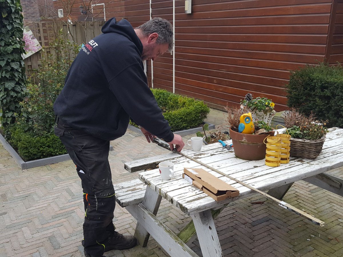 Het warme weer komt er weer aan! Werkt Uw #schuifpui goed? Gaat hij niet  meer open of rolt hij niet meer? Schuifpui reparatie vandaag nog. Van Delft Slotenmaker, Uw schuifpui reparatie Specialist. slotenmaker.nu/schuifpui-repa…