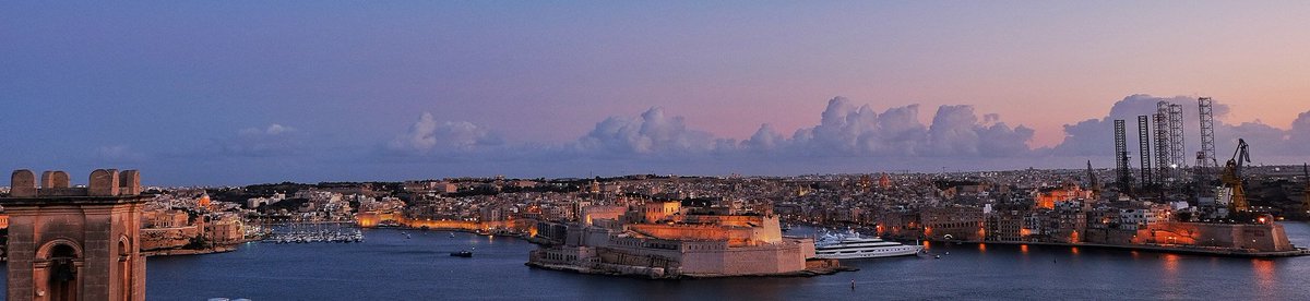 ursulino_vlt's tweet photo. Nothing can compare to this #spectaular #sunset view from our iconic #Rooftop!
#Photography by the talented @Douguerreotype. #Malta #Valletta #Travel #Happiness #Love #Architecture #GrandHarbour #Island #Europe
View more at: https://t.co/WYMb15J7yw https://t.co/Gnja30t6hX