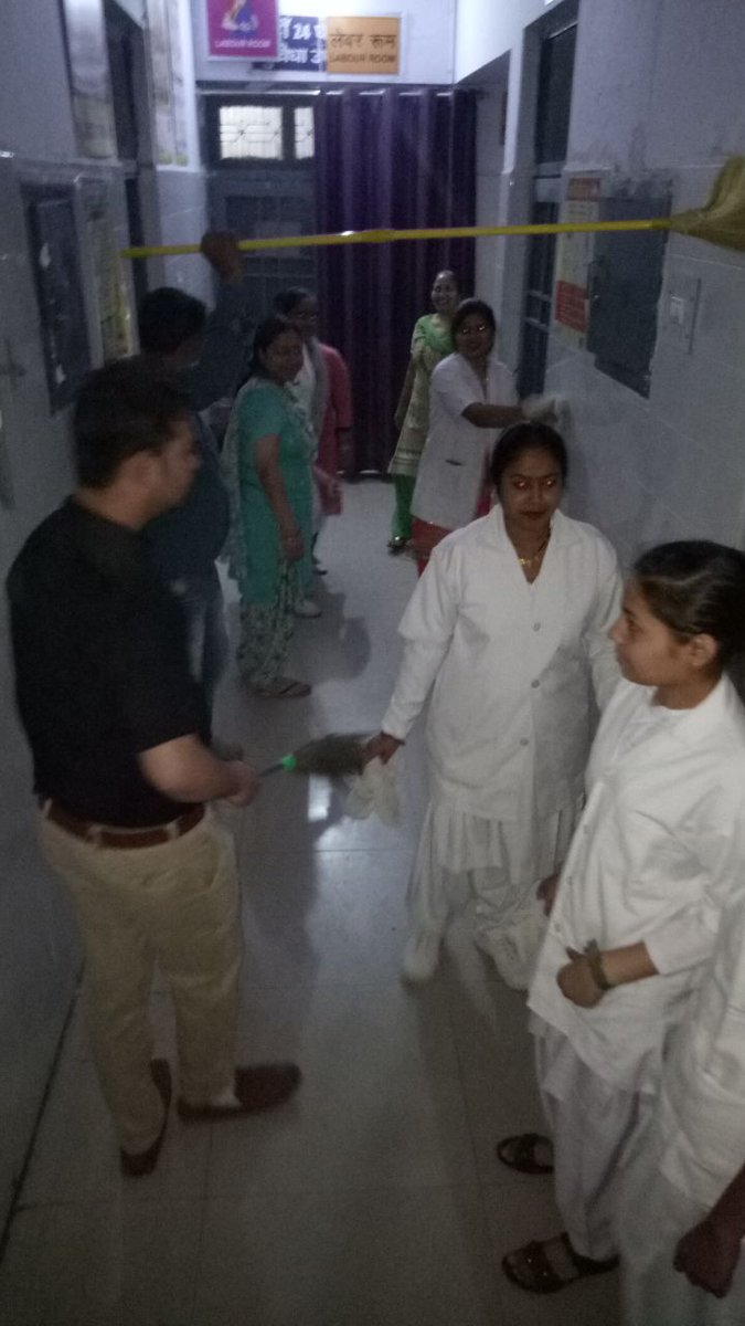 cmombd's tweet photo. Day 3 activity of safai abhiyan chc thakurdwara moradabad https://t.co/HG9MyQo7dM