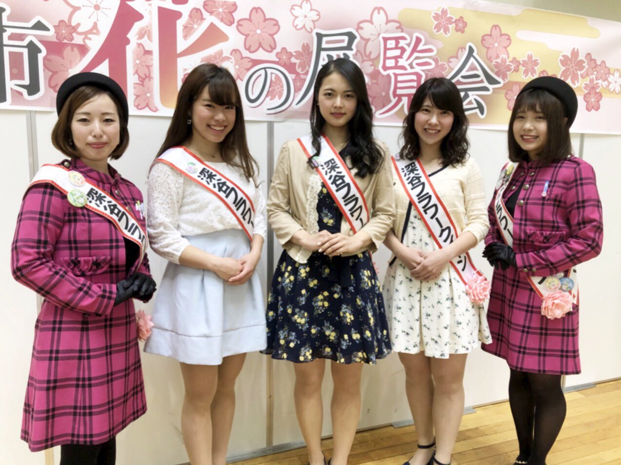 フラワークィーン 今日でお披露目会から1ヶ月が経ちます！ステージでの自己紹介、インタビューなど初めてのことばかりで凄く緊張しました💦  この時はふっかちゃんも駆けつけてくれましたＹ(о^ω^o)Ｙ #深谷 #深谷市 #フラワークイーン #ふっかちゃん https ...