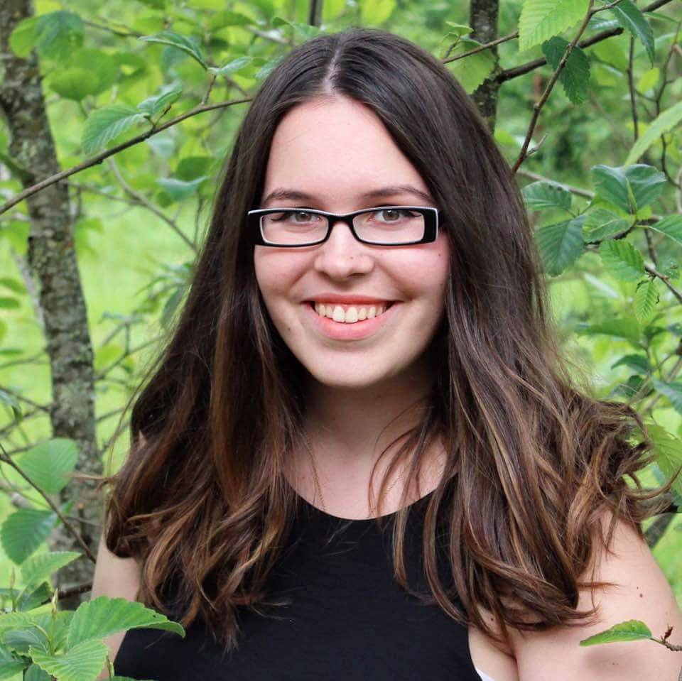 UWGoldenKey's tweet photo. Meet Megan Baffaro, the new Service Director of our chapter. She is a freshman majoring in Political Science and has been an active volunteer at the Oregon Food Bank, OMSI, and the SWWA Humane Society. She hopes to expand her passion for volunteering in the future! #uwgoldenkey https://t.co/XKn0nFMevz