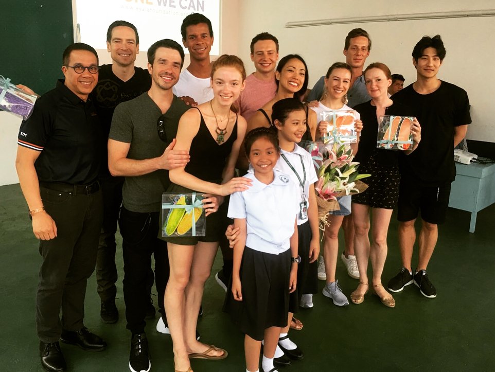 StellaforCentex's tweet photo. Wonderful and heartwarming visit to the Centex School in Tondo today! ♥️🇵🇭🌈 See our IG Stories for more clips and pics! 😊
https://t.co/ERmsECtQzo
#StellaAbreraDancesForCENTEX #AmericanBalletStarsDanceForCENTEX #DanceForACause https://t.co/JP2QV8QTO0