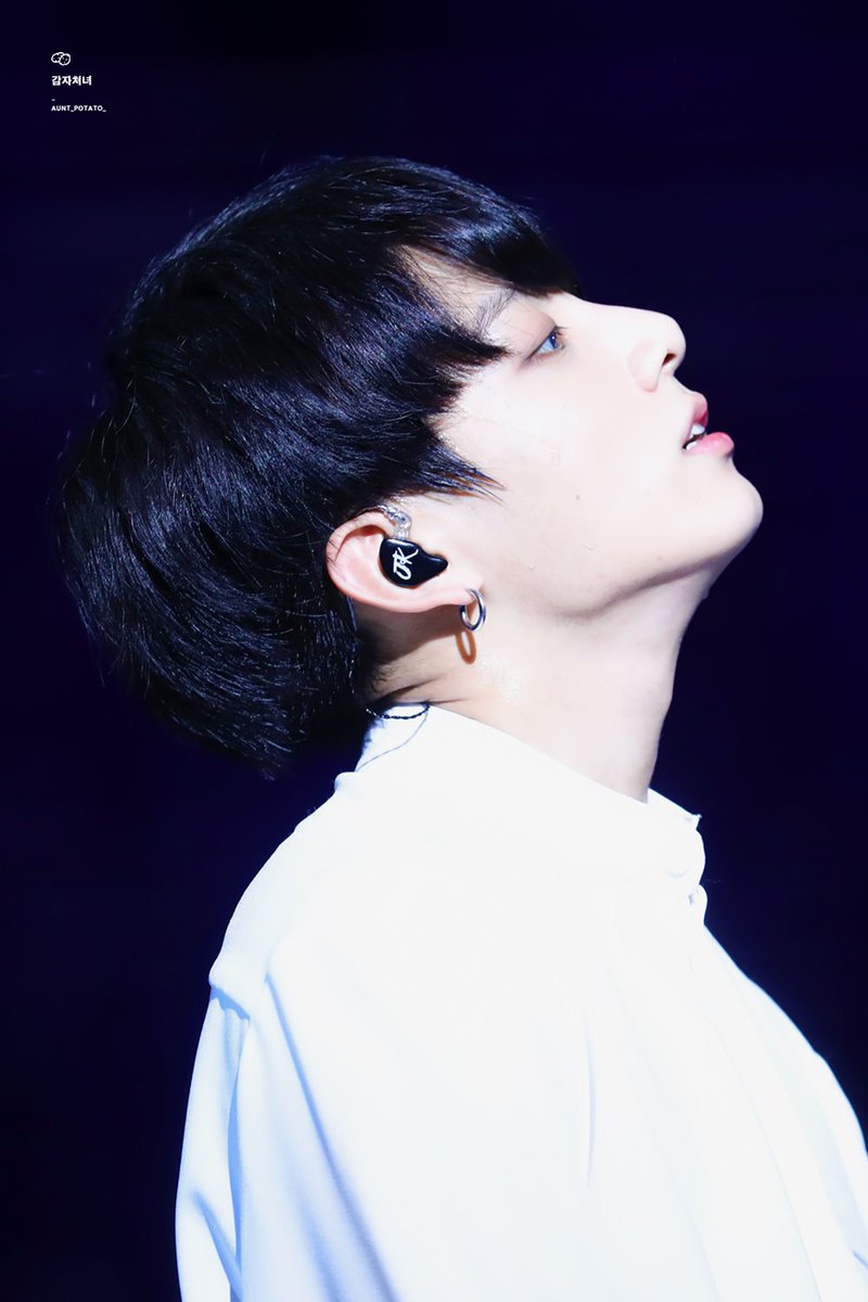 jungkook_pe's tweet photo. 📸 | Definitivamente Jungkook con el cabello negro es arte ♡ ¿Se unen a la #BTSBlackHairParty? Comenten esta publicación con fotos de JK con el cabello negro 😍

@BTS_twt #THOSFansBTS3A #정국 https://t.co/VL5EnaACfQ