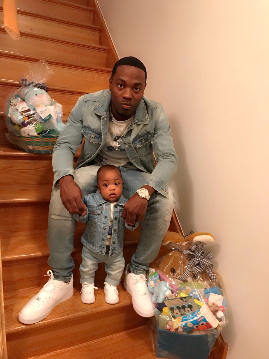 YM_Heavy's tweet photo. Happy Easter from me and my boys 🐰🤞🏾👨‍👦‍👦 #Latepost https://t.co/vS3TtUbVfS
