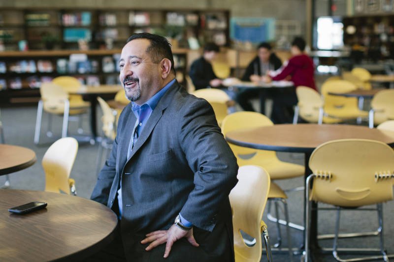 Can the Right Nudge Help Low-income Kids Go Beyond High School? tinyurl.com/ycgpcglt