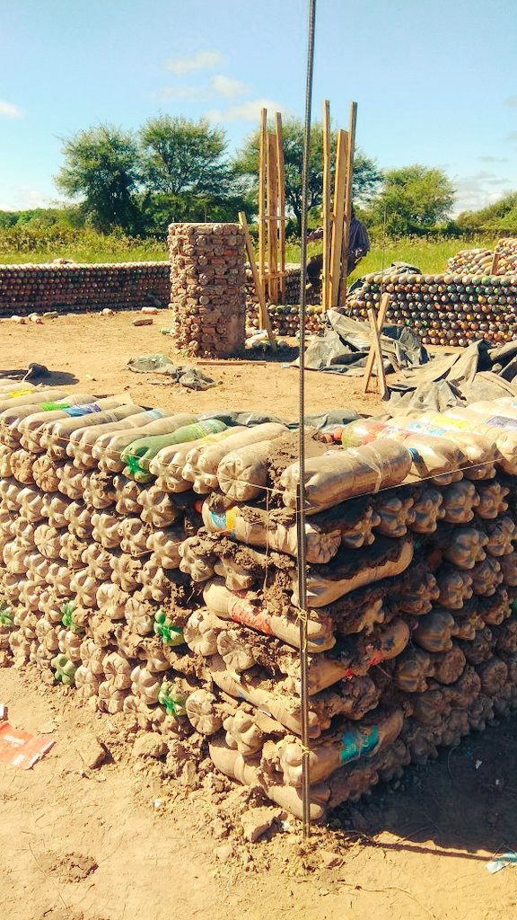 evelin_zalazar's tweet photo. #construcción #biosustentable #arquitectura #chaco #argentina https://t.co/qBbYBk9TWM