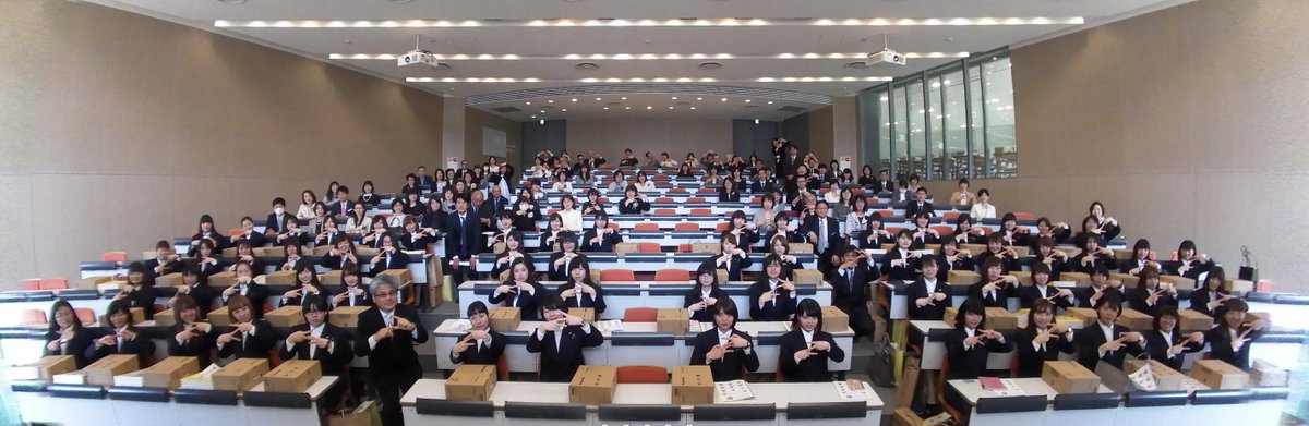 Zoukeidesign 祝 三期生入学 4月3日 安田女子大学入学式が挙行され造形デザイン学科も三期生を迎えました 新入生の皆さん 入学おめでとうございます