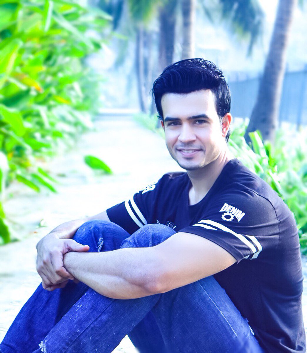 imyashgera's tweet photo. Good Looks Not At Your Form, Nor At Your Deeds, But At Your Heart.
CC- #Rumi
#humanitarian #spreadthemsgoflove #Yashgera #lobju ❤ https://t.co/pOi2zGFv5I