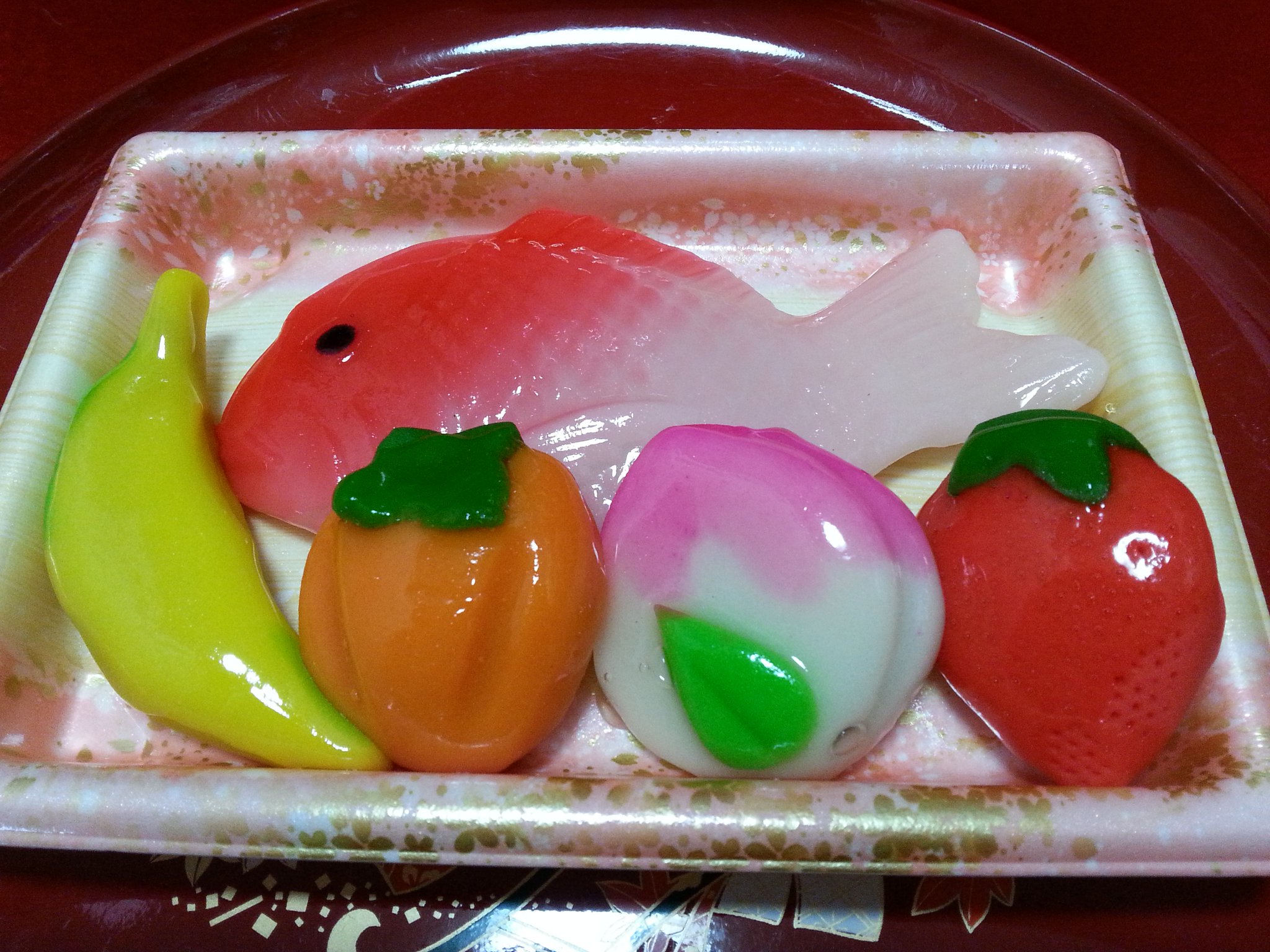 こはる ひな祭り こちらは雛人形湿気るから旧暦 ひな祭り に良い陽気でございます ちゃんとひな菓子も買ってきましたよ うちの地元でしかお供えしないんだってね 全部あんこで出来てます T Co Yz3pmxaho1 Twitter