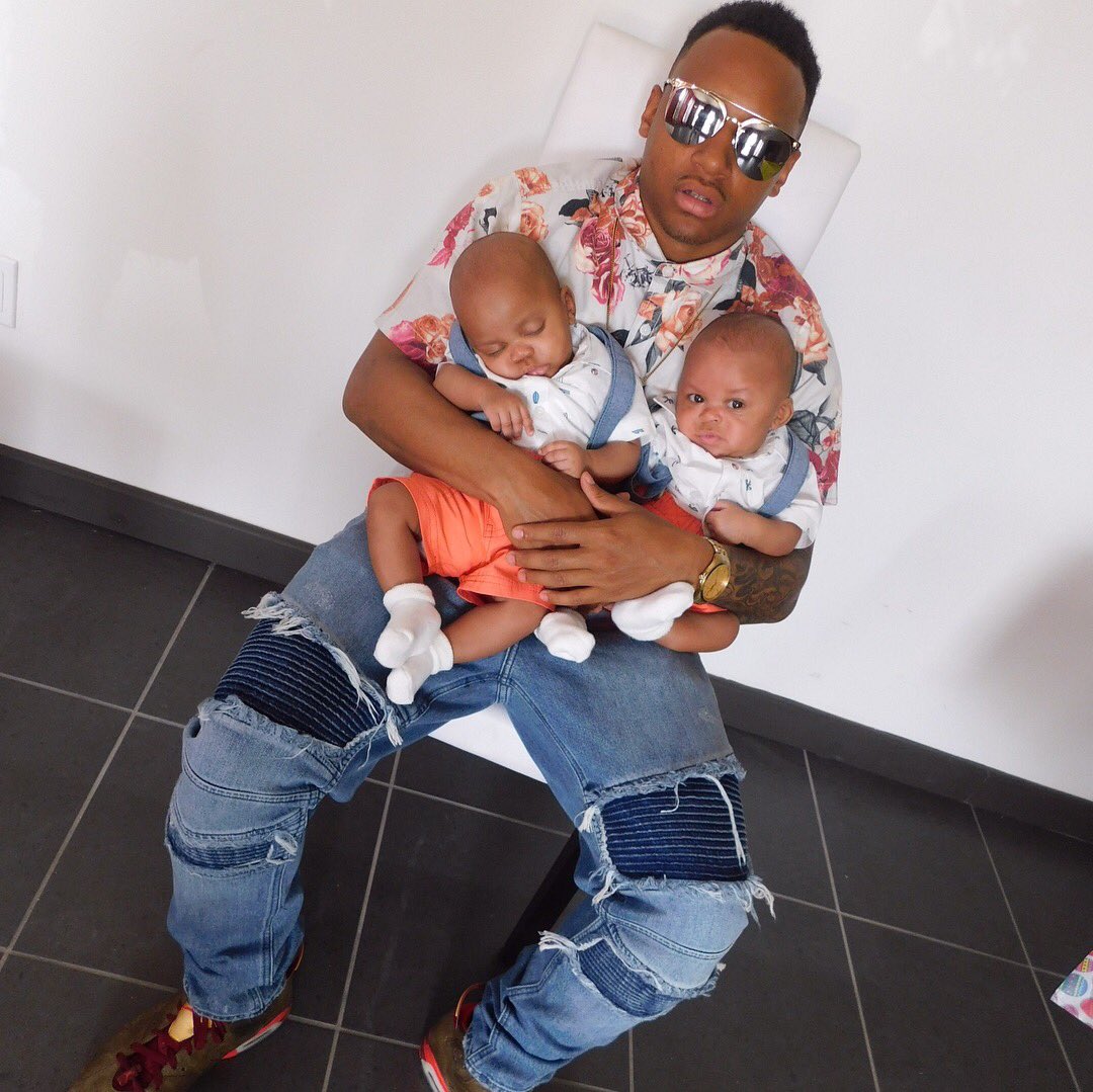 B_Wood0520's tweet photo. ๐๐ daddy gone give yโall everything I ever had on top of everything I never had sons ๐๐ #MyFirstTwo #MyOnlyTwo #LegendAW #LegacyAW #LAWbrothers https://t.co/vtnKOtbC3g