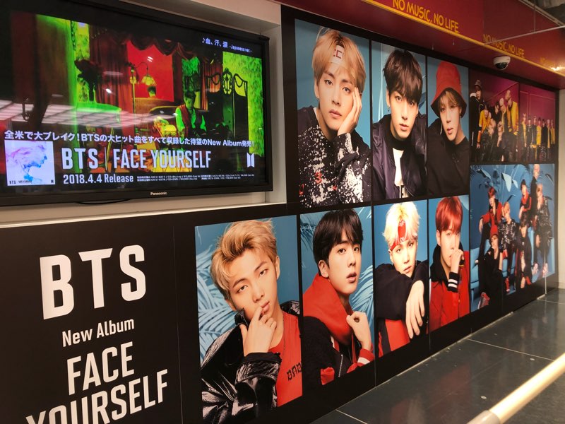 TOWER_Shibuya's tweet photo. 【BTS】本日フラゲ日！NEWアルバム『FACE YOURSELF』ドーン💥と展開中✨渋谷店では限定フライヤー配布や大型パネル展も開催中！さらに1Fのエントランスジャックなどばんたん尽くし☝🏻💕ARMYの皆様、ご来店お待ちしております！ #タワ渋kpop  #タワ渋フラゲ #BTS #방탄소년단 https://t.co/eyZvhBcinN
