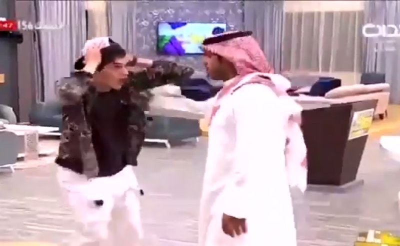 AJELNEWS24's tweet photo. عاجل 🔴

.
.
مصادر:

ايقاف بث قناة "بداية"؛ وذلك بعد يومين من قضية مخالفة القناة وعرضها لمشهد إبلاغ أحد متسابقيها بوفاة والده على الهواء مباشرة.

.
.
#ايقاف_قناه_بدايه
. https://t.co/ORCdGmEnsH