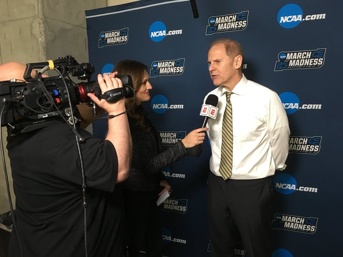 AllisonW_Sports's tweet image. Can’t imagine a more gracious, professional group than @umichbball after a tuff loss. Really appreciate their perspective and candidness. These guys should make every fan proud  #GoBlue