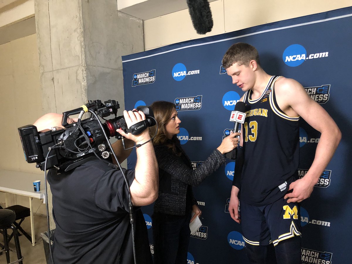 AllisonW_Sports's tweet image. Can’t imagine a more gracious, professional group than @umichbball after a tuff loss. Really appreciate their perspective and candidness. These guys should make every fan proud  #GoBlue