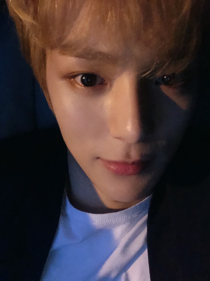MONSTAXTRANS's tweet photo. (TWITTER) 180330 #MINHYUK

A haaaa-ppyyyy day today as well #GoingHomeFromWork https://t.co/MWgqM25p4c