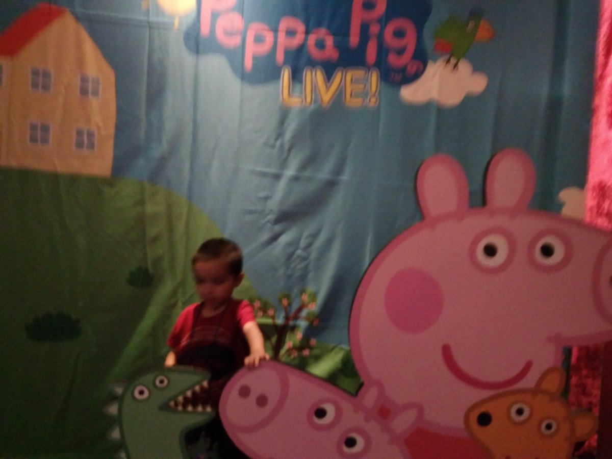 Blurry photos from the Redmi - also because this little boy can't stand still 😄🙈 
#PeppaPigLiveSA #PeppaPig @EmperorsPalace #PalaceofDreams #ThePalaceofDreams #PeppaPigLive #iloveza❤🇿🇦