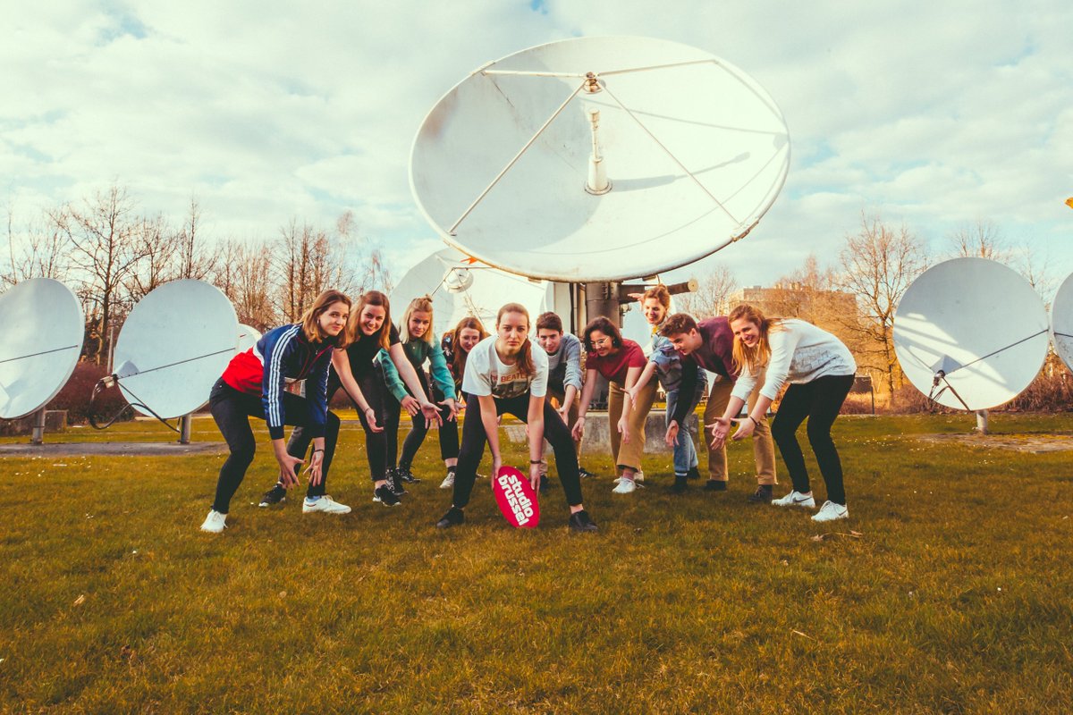 stubru's tweet photo. Deze bende houdt je tijdens de paasvakantie wakker: maak kennis met de presentatoren van #StudioDada! https://t.co/VXH5o7ojpS https://t.co/biz24NkpjO