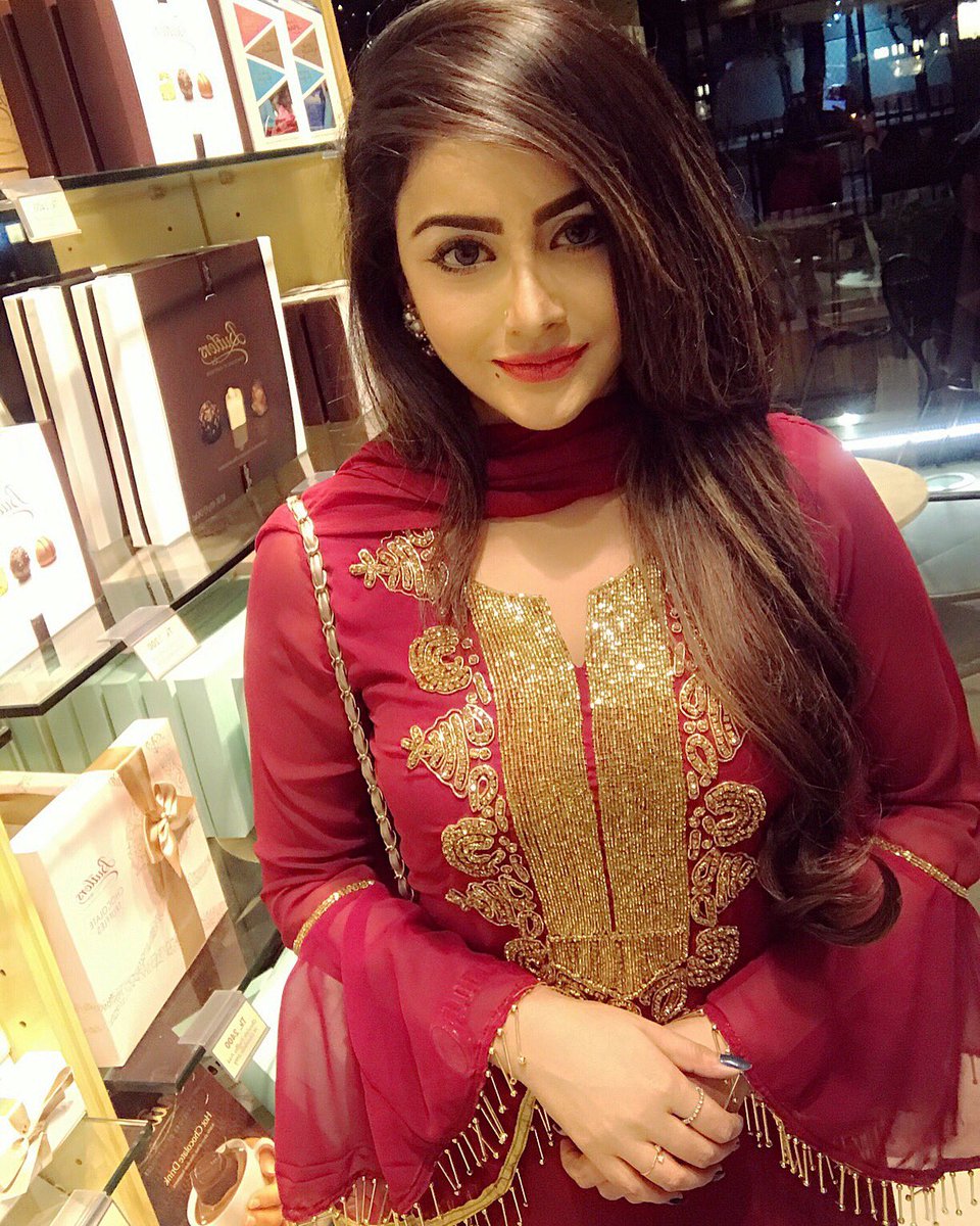 brishtysky's tweet photo. “About Last Night ... Straight Outaa from My #Birthday #Dinner ... Thank you so much to my Family ,, Friends , followers n Everyone for the warm wishes through calls ,messages And other Social Sites ...I’m overwhelmed n blessed ... Love You All 🎉😇👸🏼💕✨✌🏻😌❤️ !!” https://t.co/mL2Toih4PJ