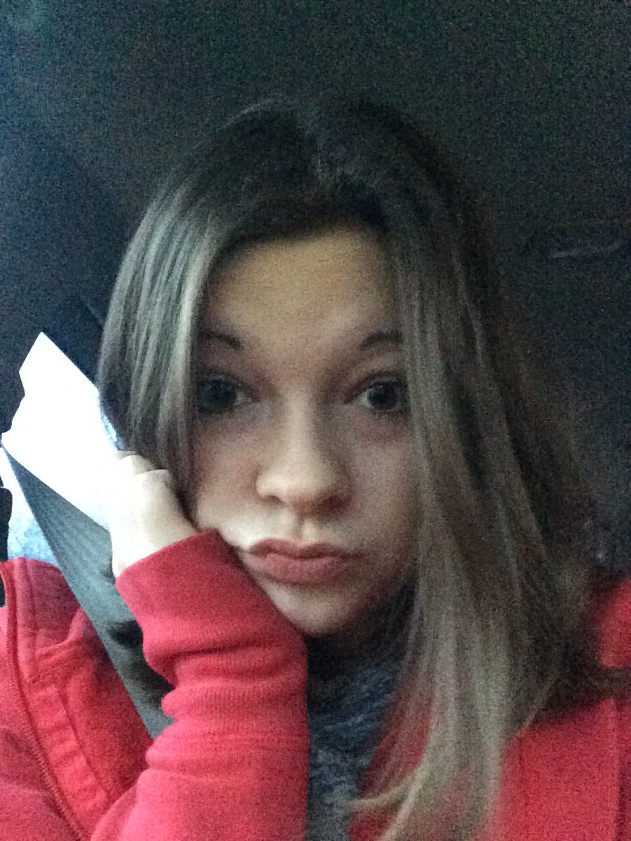 HarBear23's tweet photo. When you’re bored but are still trying to look cute. ☺️ https://t.co/pYOXnsuX7C