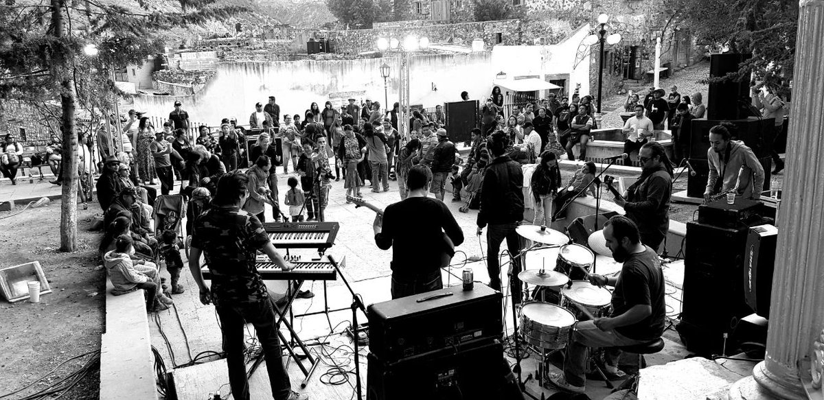 lospachareggae's tweet photo. Los @lospachareggae y el #RealStylo sonando, #CantandoyBailando en #RealdeCatorce #SLP #ohyeah https://t.co/SzVM9S9bq3