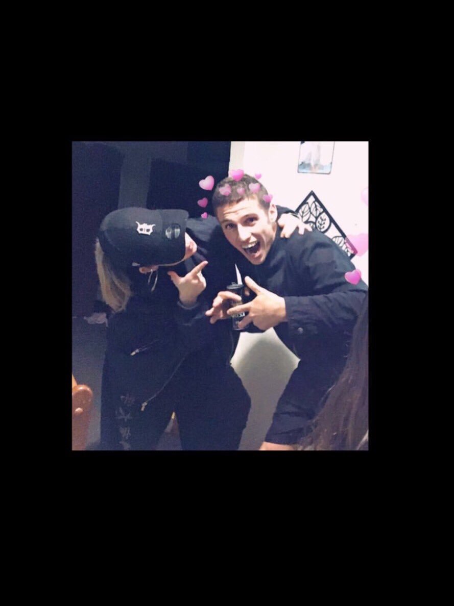 tempany_fraser's tweet photo. I wanna go back to Auckland 😭 I miss my family so much already 😭💔 love you guys to the moon and back ❤️❤️❤️ #family #love #siblings #fun #troublemakers #missyou https://t.co/IRoerJlVKi