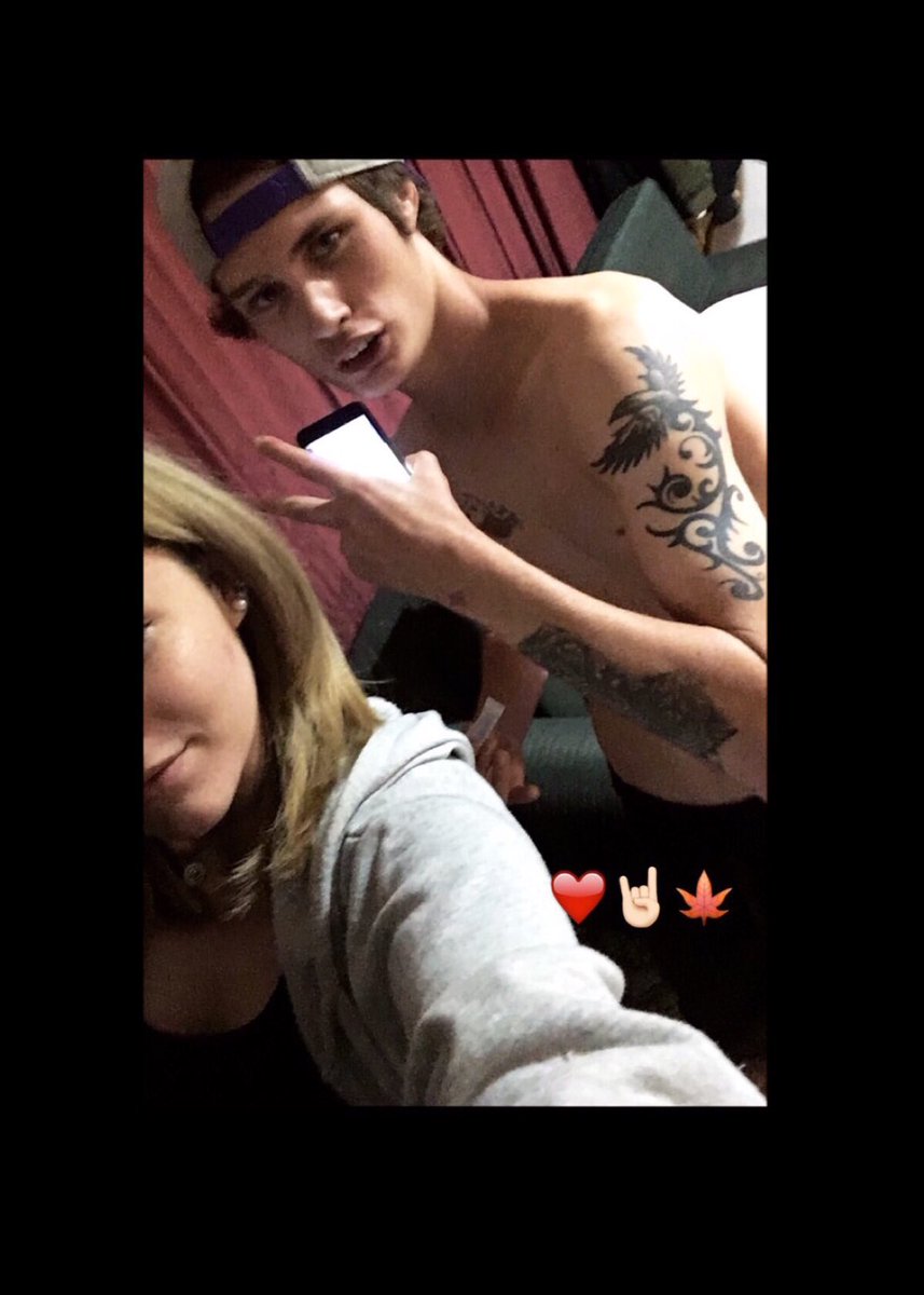 tempany_fraser's tweet photo. I wanna go back to Auckland 😭 I miss my family so much already 😭💔 love you guys to the moon and back ❤️❤️❤️ #family #love #siblings #fun #troublemakers #missyou https://t.co/IRoerJlVKi