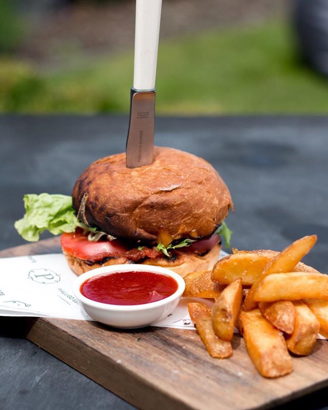 pialligoestate's tweet photo. On the lunch menu - Flame-grilled, dry-aged beef burger, tomato relish, jack cheese, brioche bun & crispy potato chips..
.
.
.
.
.#pialligoestate #pialligo #farmtotable #paddocktoplate #cbrfoodie #canberrafoodie #tastecanberra #visitcanberra #cbr #canber… https://t.co/rfWbRhGnEt https://t.co/PZGDeLheHR