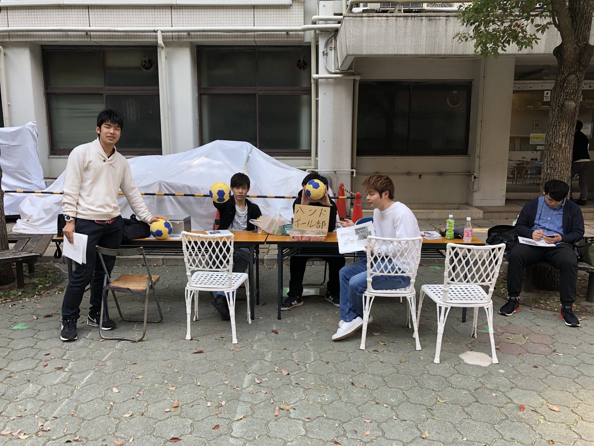 oit_handball's tweet image. ブースは中庭ステージ前にあります
ぜひ、立ち寄ってください！
お菓子もあります！