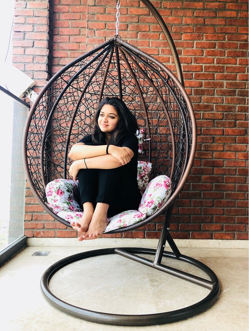 Keerthy_Updates's tweet photo. Our Princess looking so cute in this Black dress.....
Can't talk my eyes from this pic 😍

Adorable @KeerthyOfficial #KeerthySuresh 🌟🌟🌟 https://t.co/cwUv2Wf6od