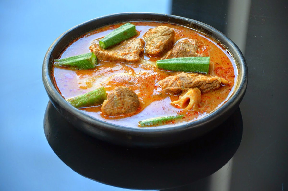 hidden_eden_'s tweet photo. No better way to spend your lovely afternoon than with a sumptuous bowl of fufu. A staple Akan meal😋😋 #DestinationLegon18 @AbeikuSantana @TrulyAgbeko @thePOE_T @EliKpodo https://t.co/jMWhcBtYzx