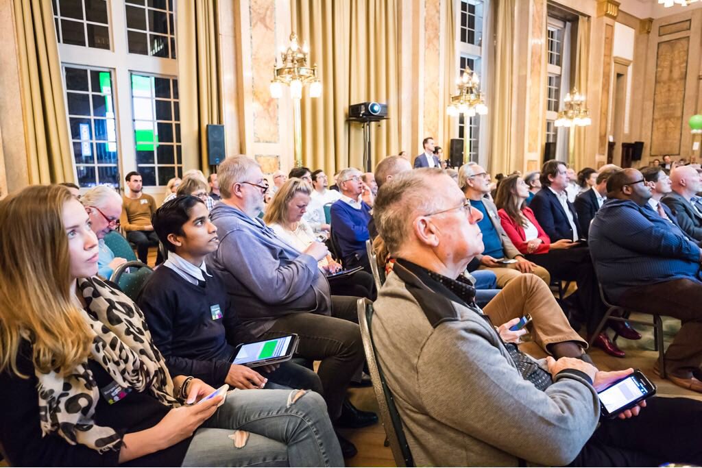 De 7e #burgerjury010 is in aantocht! Vanavond gaan de leden samen in gesprek over democratische vernieuwing. rotterdam.nl/nieuws/burgerj…  #meedenkenmeedoen #Rotterdam