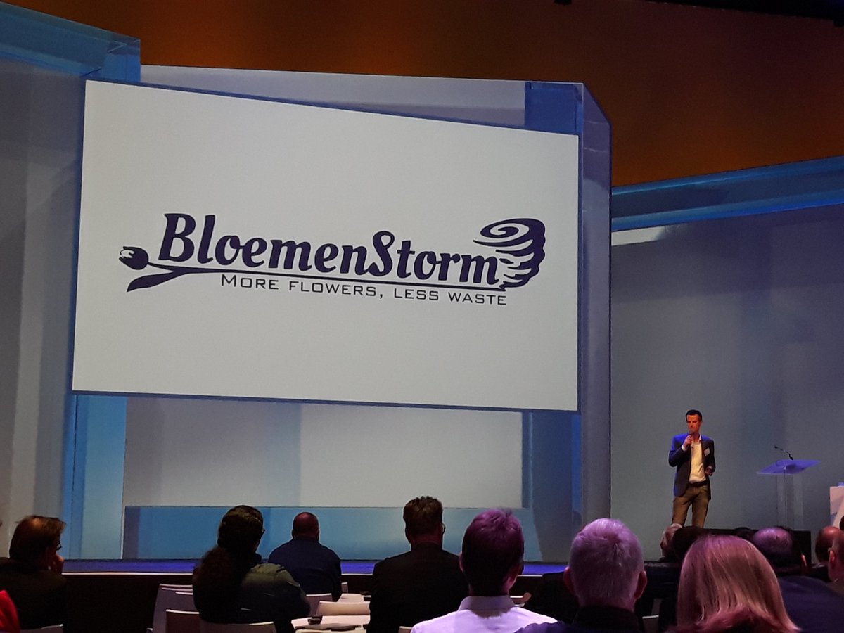 daniellekroes's tweet photo. Mooi bedrijf @Bloemenstorm gepresenteerd bij #TKIEvent. Bloembollen planten ipv weggooien. Logisch toch? https://t.co/WkO7aO4vvm