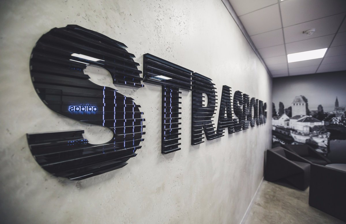 adidasFR's tweet photo. Un bâtiment qui s'inscrit dans la continuité d'hier, pour écrire notre histoire à venir. 
Bienvenue à Stras', le nouvel écrin d'@adidasFR en France. #HelloStras #JobPassion https://t.co/qPx6py6PS6