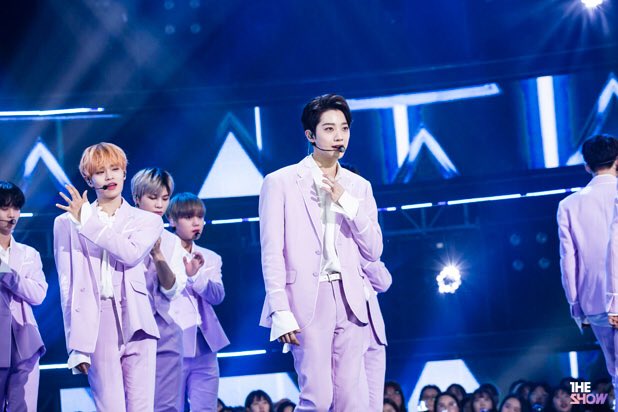 lai_kuanlin923's tweet photo. 더쇼 스페셜 포토 #라이관린 
https://t.co/u1mDCXwRQ0 https://t.co/XHKe1hgfgD