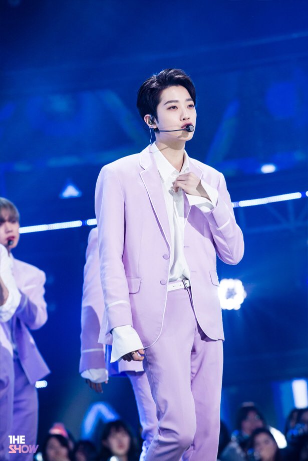 lai_kuanlin923's tweet photo. 더쇼 스페셜 포토 #라이관린 
https://t.co/u1mDCXwRQ0 https://t.co/XHKe1hgfgD