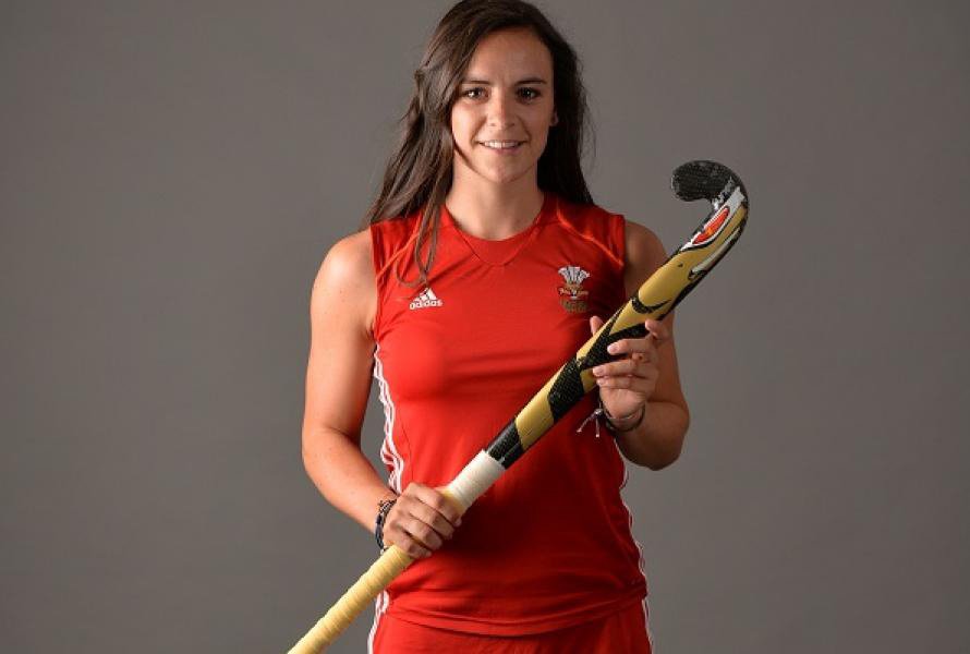 BIG READ: Wales defender <a href="/XennaHughes/">Xenna Hughes</a> out to cause Gold Coast mayhem for <a href="/GC2018/">高程</a> opponents thehockeypaper.co.uk/articles/2018/…